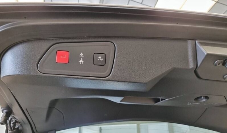 
								Peugeot 3008 PureTech 130 Allure EAT6 96 kW (130 CV) full									
